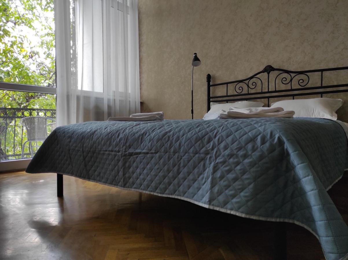 Tranquil Apartment In Vake Тбилиси Экстерьер фото